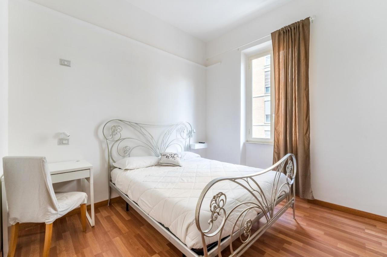 Rooms Piramide Roma Exterior foto