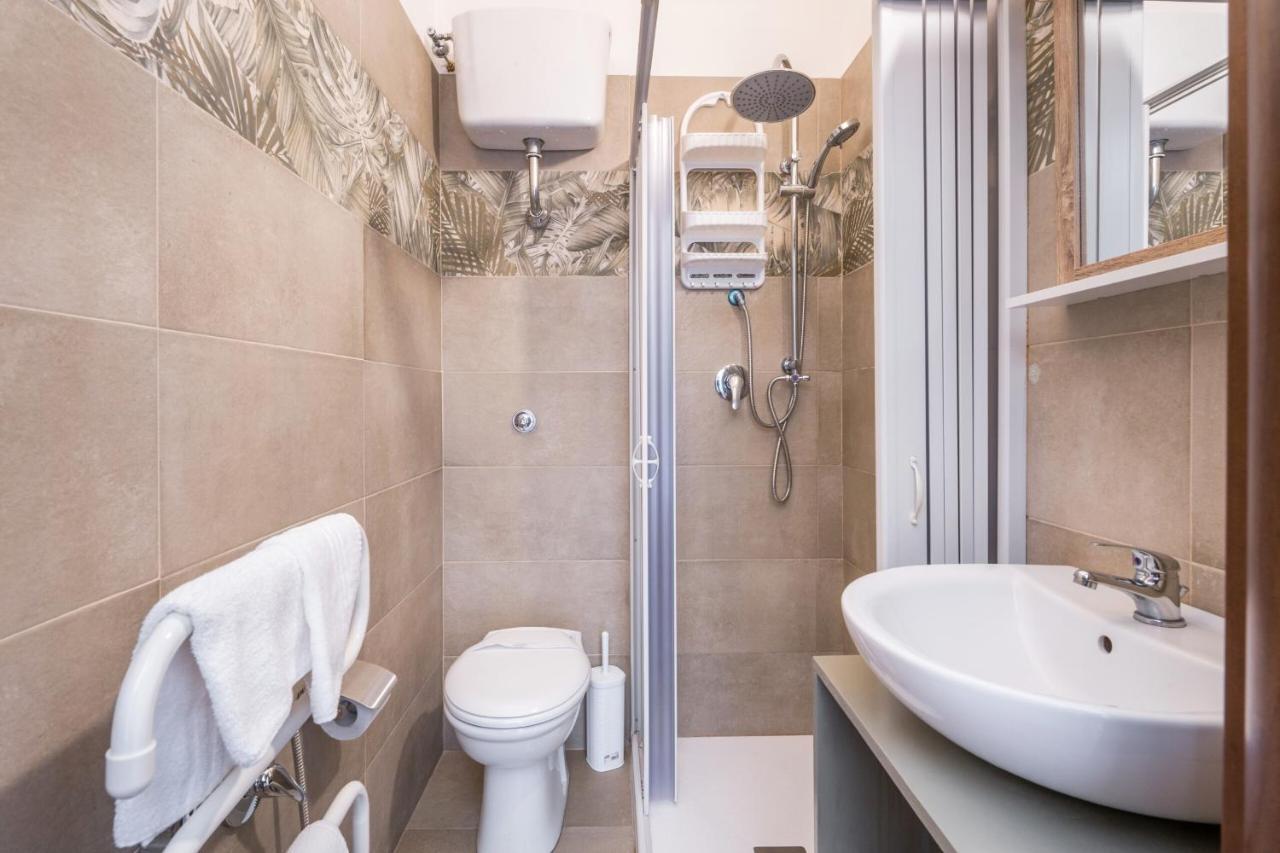 Rooms Piramide Roma Exterior foto