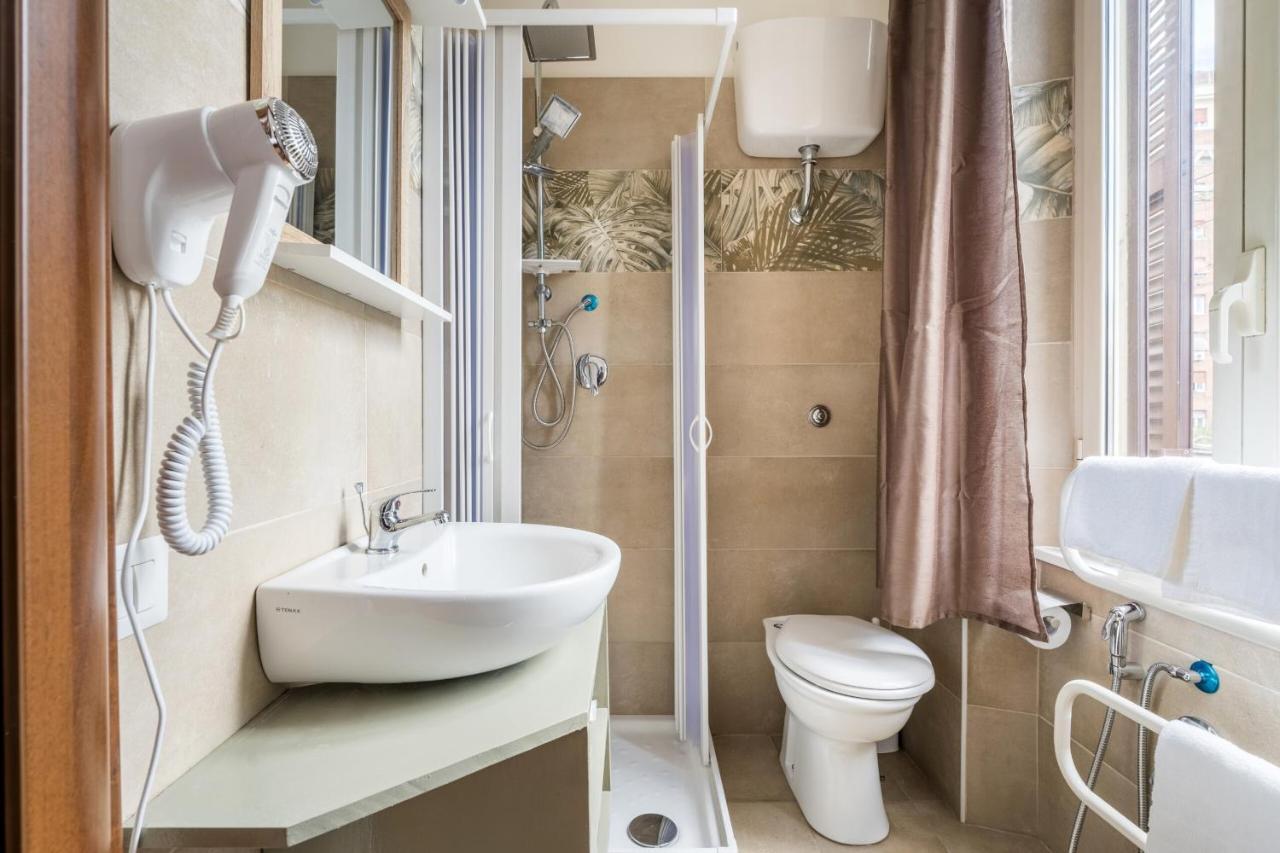 Rooms Piramide Roma Exterior foto