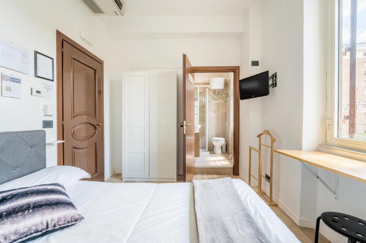 Rooms Piramide Roma Exterior foto