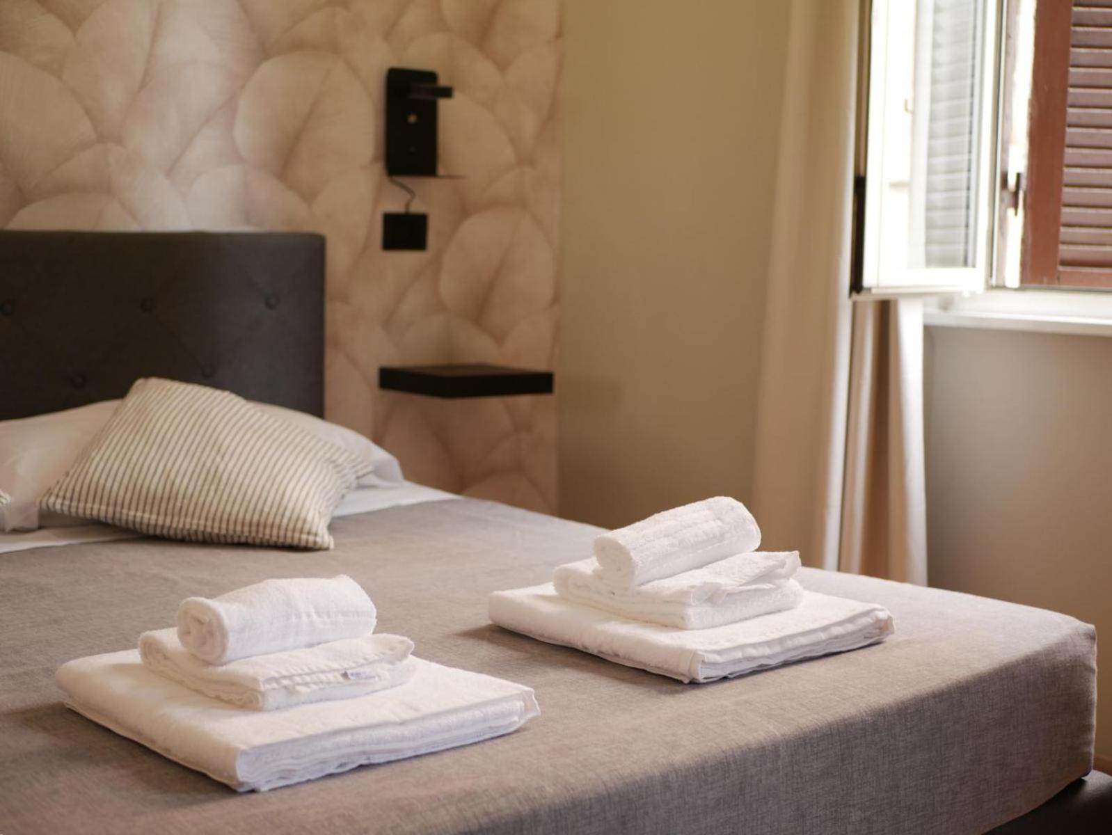 Rooms Piramide Roma Exterior foto