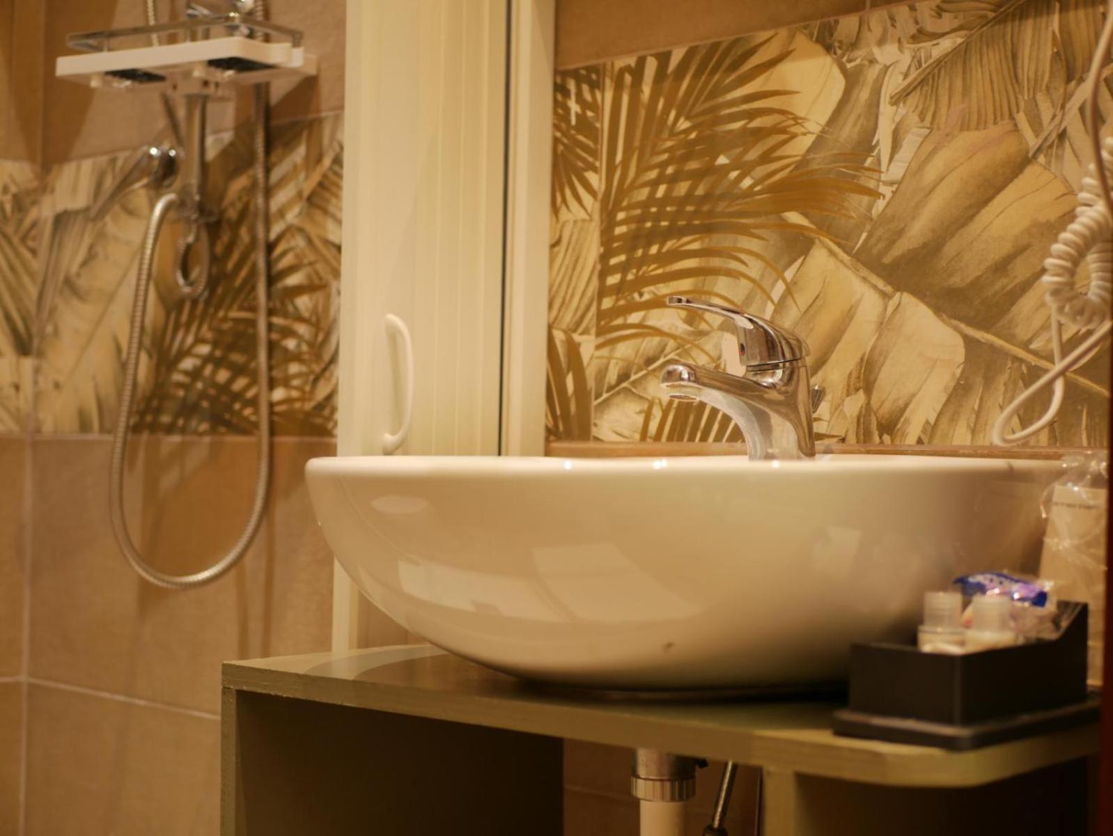 Rooms Piramide Roma Exterior foto
